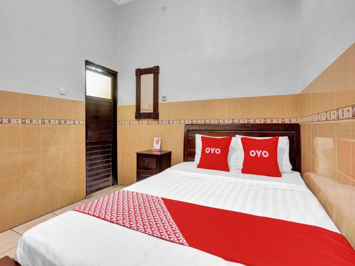 Отель Oyo 90695 Srikandi Nologaten Джокьякарта Экстерьер фото