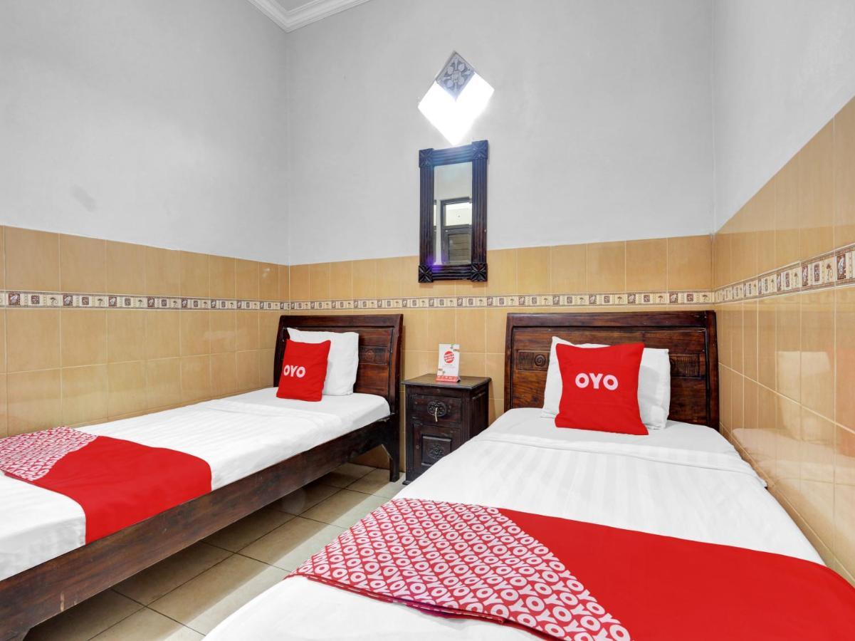 Отель Oyo 90695 Srikandi Nologaten Джокьякарта Экстерьер фото